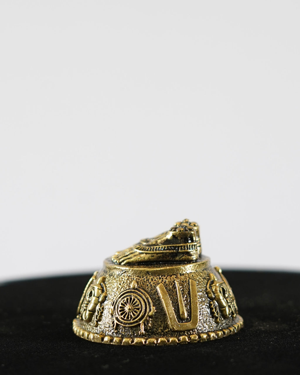 Srivari Padhalu Vaishnava Symbols Yellow Brass (1.8 Inches)